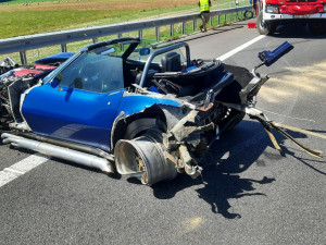 Na dálnici D3 hořela Corvetta, škoda přesáhla 2,5 milionu