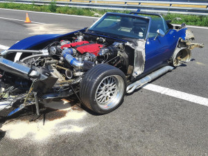 Na dálnici D3 hořela Corvetta, škoda přesáhla 2,5 milionu