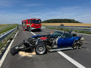 Na dálnici D3 hořela Corvetta, škoda přesáhla 2,5 milionu