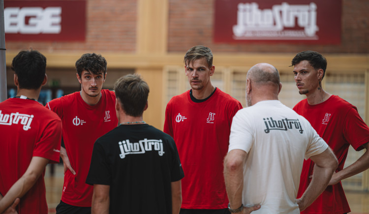Jihostroj odstartoval přípravu na sezonu 2025/26. Čeká se na reprezentanty