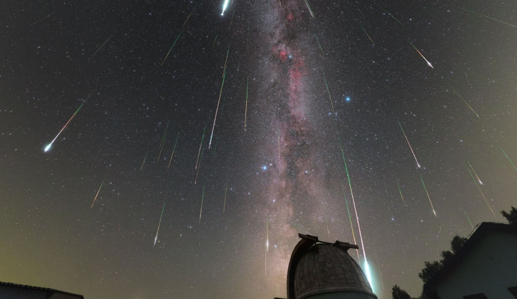 Dnes v noci vrcholí roj Perseid. K vidění bude až 30 padajících hvězd za hodinu