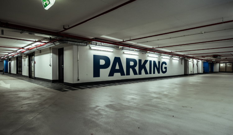 Hradec Králové chce finančně podpořit stavbu parkovacího domu u fakultní nemocnice