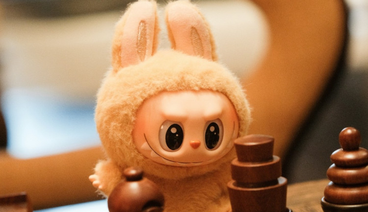 Bizarní figurka Labubu dobývá svět. Akcie Pop Mart vyrostly o 600 %