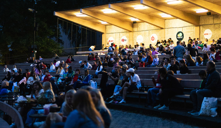 Konec léta pod hvězdami: Letní kino Háječek zve na poslední filmové večery