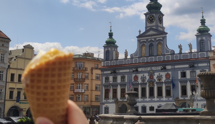 Prodej zmrzliny v Českých Budějovicích se kvůli chladnému počasí snížil