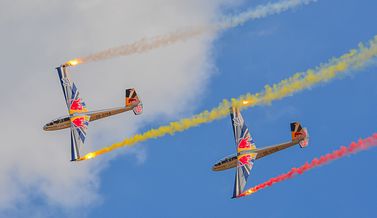 Letecký den Hosín nabízí špičkové piloty, legendární letouny i zábavu pro rodiny