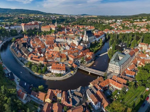 KrumBusík promění dopravu v Krumlově. Mikrobus si lidé objednají přes aplikaci