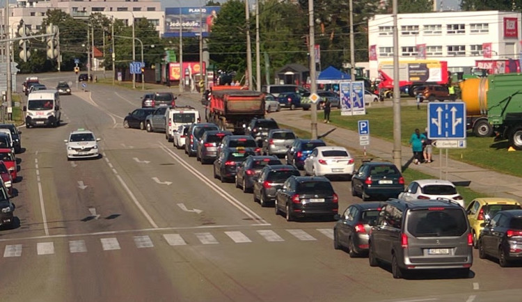 Živitelka ochromila městskou dopravu, průjezd kolem výstaviště zabere i 40 minut