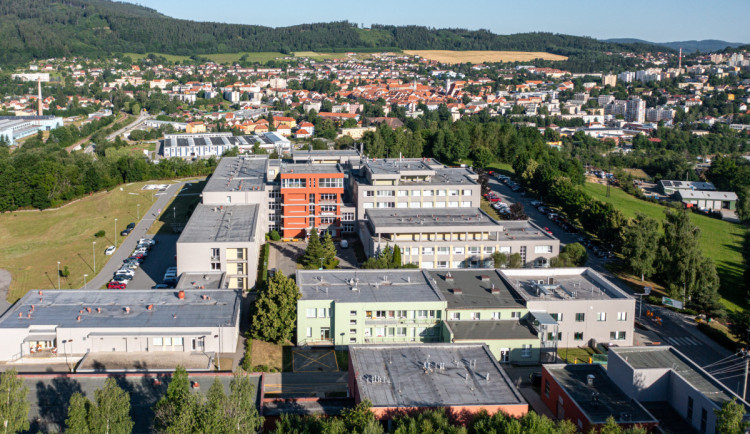 Většina zastupitelů Prachatic nechce uzavření porodnice