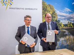 Jihočeská univerzita patří mezi klíčové zemědělské vysoké školy v Česku, řekl ministr zemědělství