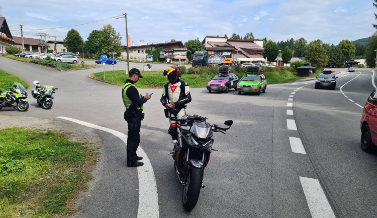Rychlá jízda nebo alkohol za volantem. Policie kontrolovala řidiče v kraji