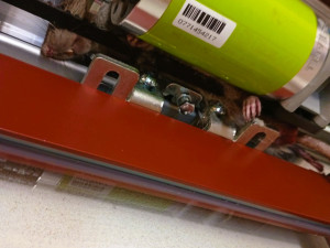 Pozor, ve dveřích je zaseknutá krysa, hlásila cedule. Zasáhnout museli hasiči