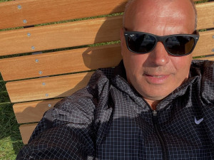 Nová lehátka u Slepého ramene lákají, vyzkoušel je i Petr Rychlý