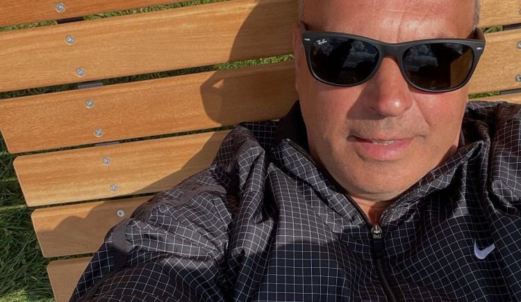 Nová lehátka u Slepého ramene lákají, vyzkoušel je i Petr Rychlý