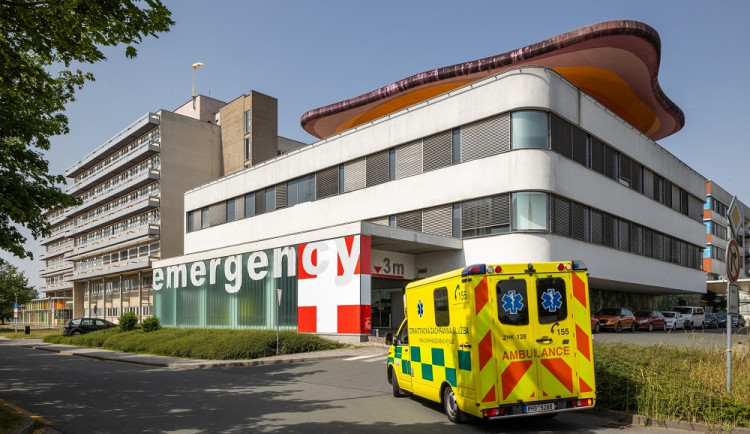 Těhotné ženě se zastavilo srdce, hradečtí lékaři zachránili jí i ještě nenarozené dítě