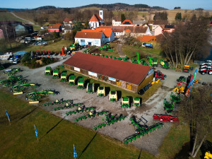 Prostorný areál sídla firmy LIVA v Předslavicích