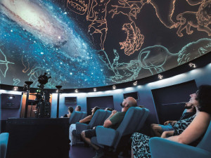 Krásnější a barevnější vesmír. Digitální planetárium dostalo nové projektory