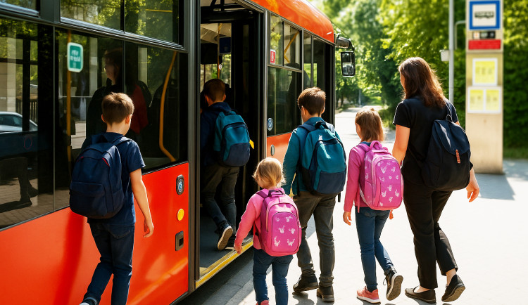 Do školy MHD. Předplacená jízdenka se vyplatí a aplikace ušetří starosti