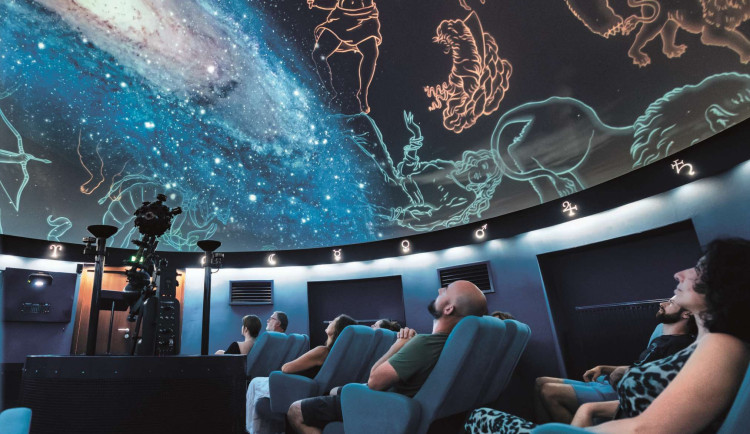 Krásnější a barevnější vesmír. Digitální planetárium dostalo nové projektory