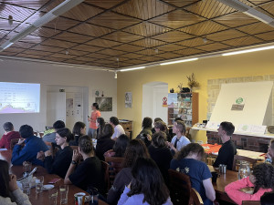 Dobrovolníci pracovali na obnově šumavských mokřadů, někteří přijeli z Nepálu či Mexika