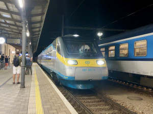 Nový milník vlakové dopravy, hodnotí cestující první jízdu Pendolinem do Českých Budějovic