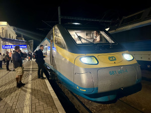 Nový milník vlakové dopravy, hodnotí cestující první jízdu Pendolinem do Českých Budějovic