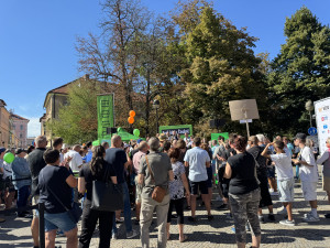 Předvolební mítink SPOLU. Potlesk i pískot i plivnutí na premiéra