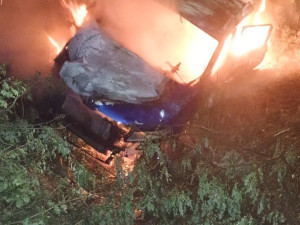 U Sedlce na Českobudějovicku zemřel dnes ráno řidič. Havarované auto začalo hořet