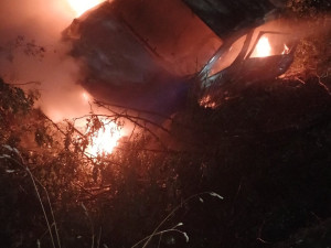 U Sedlce na Českobudějovicku zemřel dnes ráno řidič. Havarované auto začalo hořet