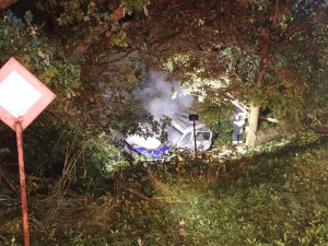 U Sedlce na Českobudějovicku zemřel dnes ráno řidič. Havarované auto začalo hořet