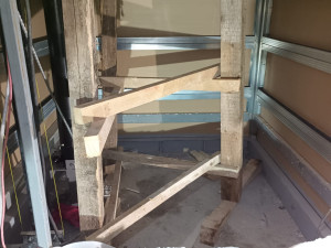 Při rekonstrukci pivovaru došlo k vážnému zranění, na muže spadl výtah