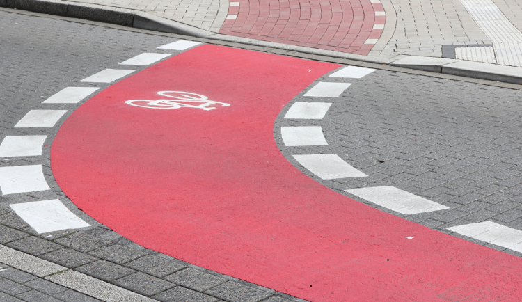 Hradec Králové plánuje nový chodník a cyklostezku v Kladské ulici