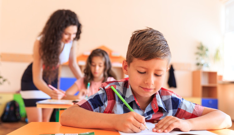 PŘEHLED: Jak budou vypadat prázdniny pro školáky v roce 2025?