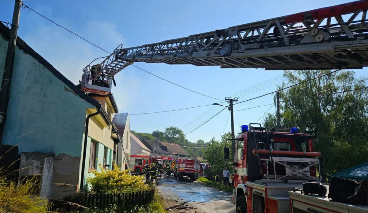 Ve Skaličce na Brněnsku hořel rodinný dům, škoda přesáhla pět milionů