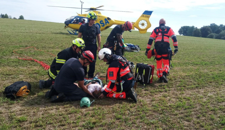 Mladá lezkyně zkolabovala na ferratě, záchranáři pro ni museli slanit