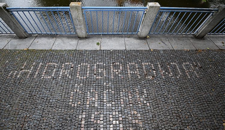 České Budějovice objektivem Milana Bindera a perem Martina Maršíka: Neviditelný nápis