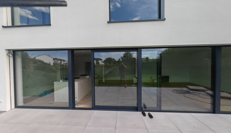 OKNOPLAST CB to je spojení inovace a tradice pro vaše okna.