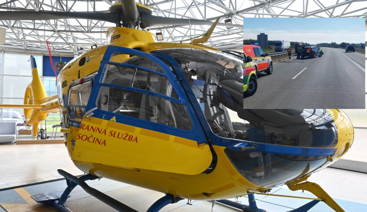 Po nehodě tří aut přistával na dálnici vrtulník. Provoz na Brno byl zastavený