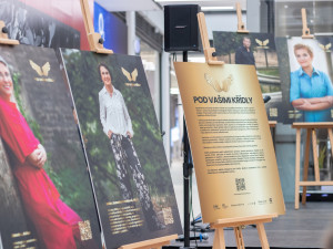 IGY hostí výstavu Pod vašimi křídly. Ukazuje příběhy onkologických pacientů