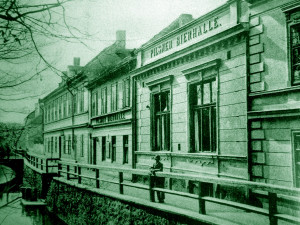 DRBNA HISTORIČKA: Od Plzeňské pivnice po loutkové divadlo. Dům u Mlýnské stoky měnil tváře i majitele