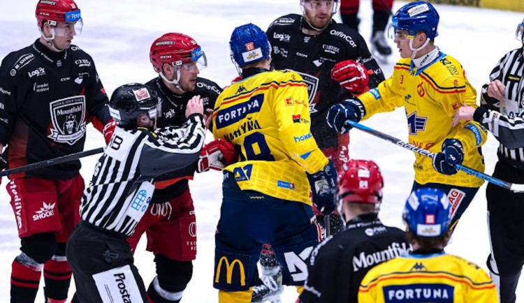 ANKETA: První venkovní duel odehraje Motor na hradeckém ledě