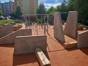 Český Krumlov otevřel parkourové hřiště, má vysoké zdi i prostor pro akrobatické prvky