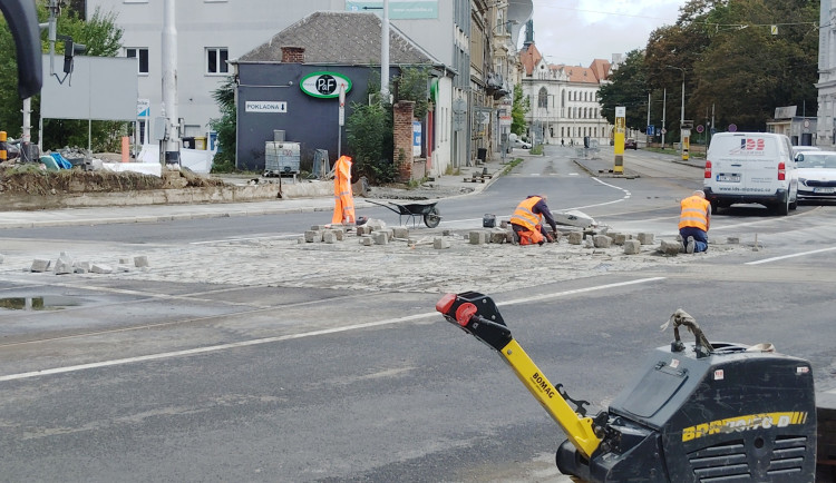 Olomoučané si trochu oddechnou. Opravy Litovelské končí, uzavře se však Polská