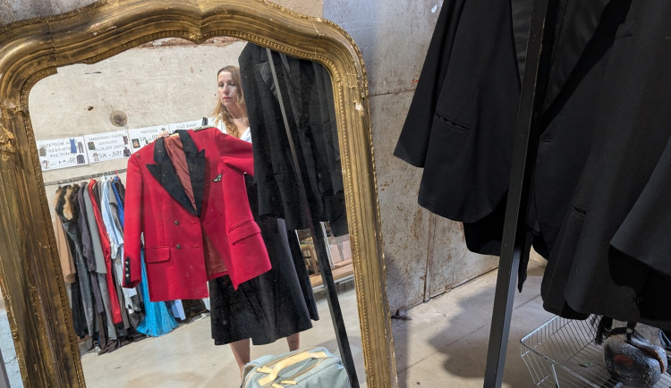 Sako po Martinu Stránském nebo šaty z muzikálu, divadlo rozprodává své kostýmy