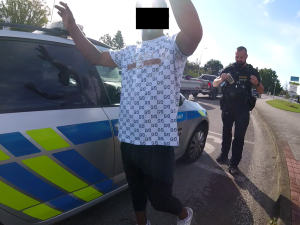 Muž okradl devadesátiletou stařenku, s její pomocí ho policie dopadla. Šlo o známou firmu