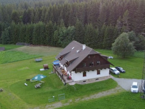„Nevíme, jestli to stálo za to.“ Po natáčení Ano, šéfe zůstala na Šumavě hořká pachuť