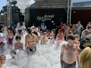 Bouda Burgers slaví 10 let! Budějce čeká obří 100 kg burger i hvězdní hosté