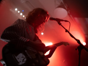 Marjari na podzim vydává v pořadí druhou desku s názvem Setting This Place on Fire Marjari. Autor fotky: Kuba Zeman.