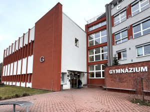 Českokrumlovské gymnázium má evropské ocenění za inovativní přínos ke vzdělávání