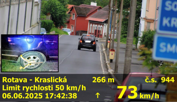 Mladík odmítal zaplatit pokutu, proto dostal na auto svých rodičů botičku